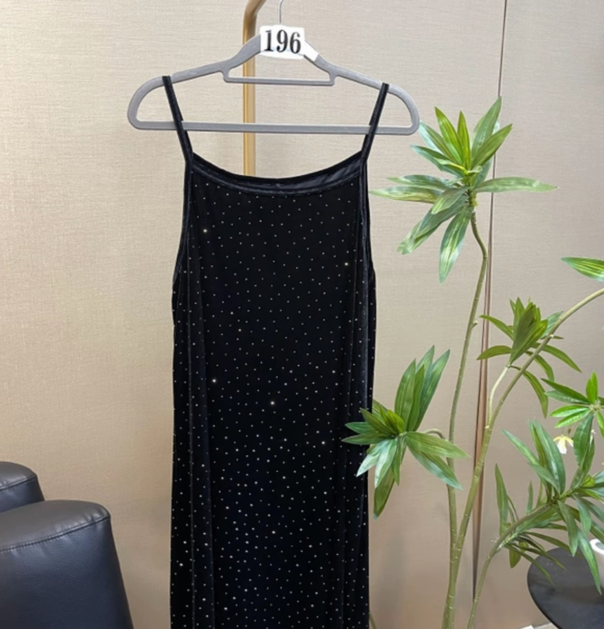 Autumn and winter French V-neck black polka dot velvet camisole dress for women, light luxury and fashionable