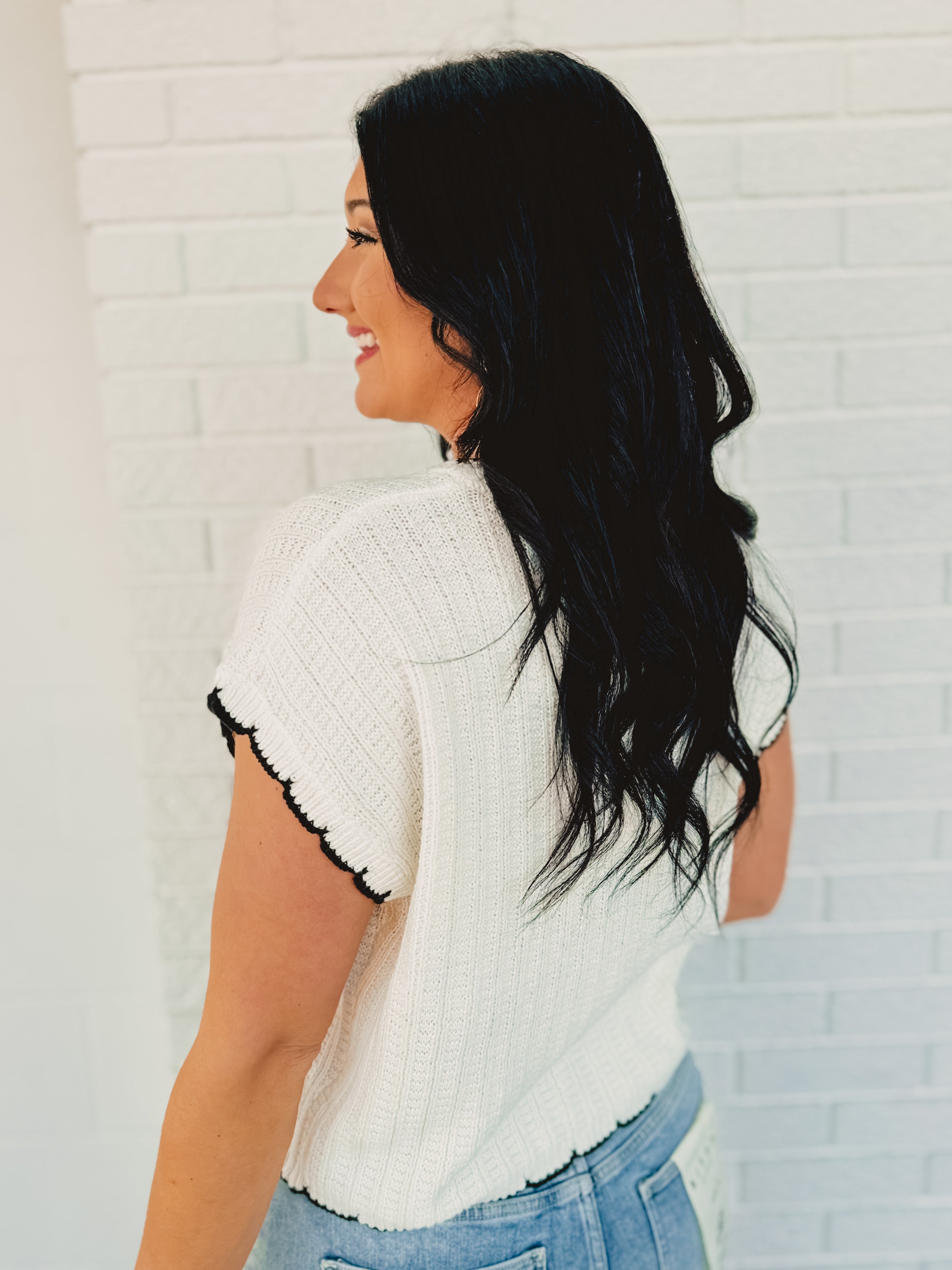 Contrast Scallop Edge Detail Sweater Top - Ivory/Black